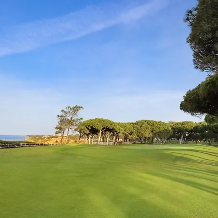 Pine Cliffs ホテル