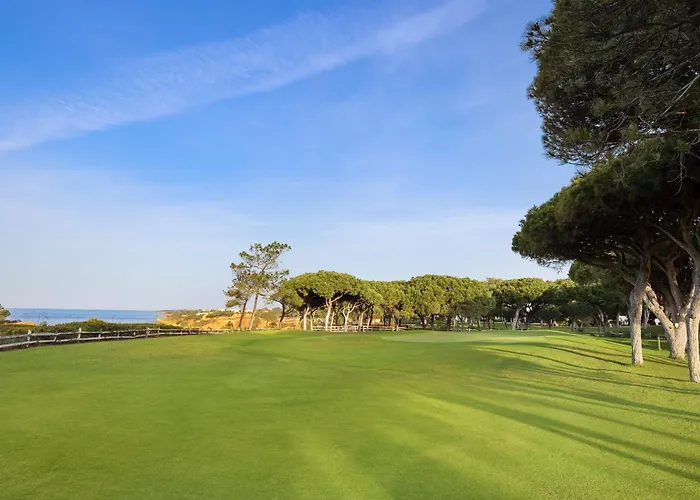 Pine Cliffs Szálloda